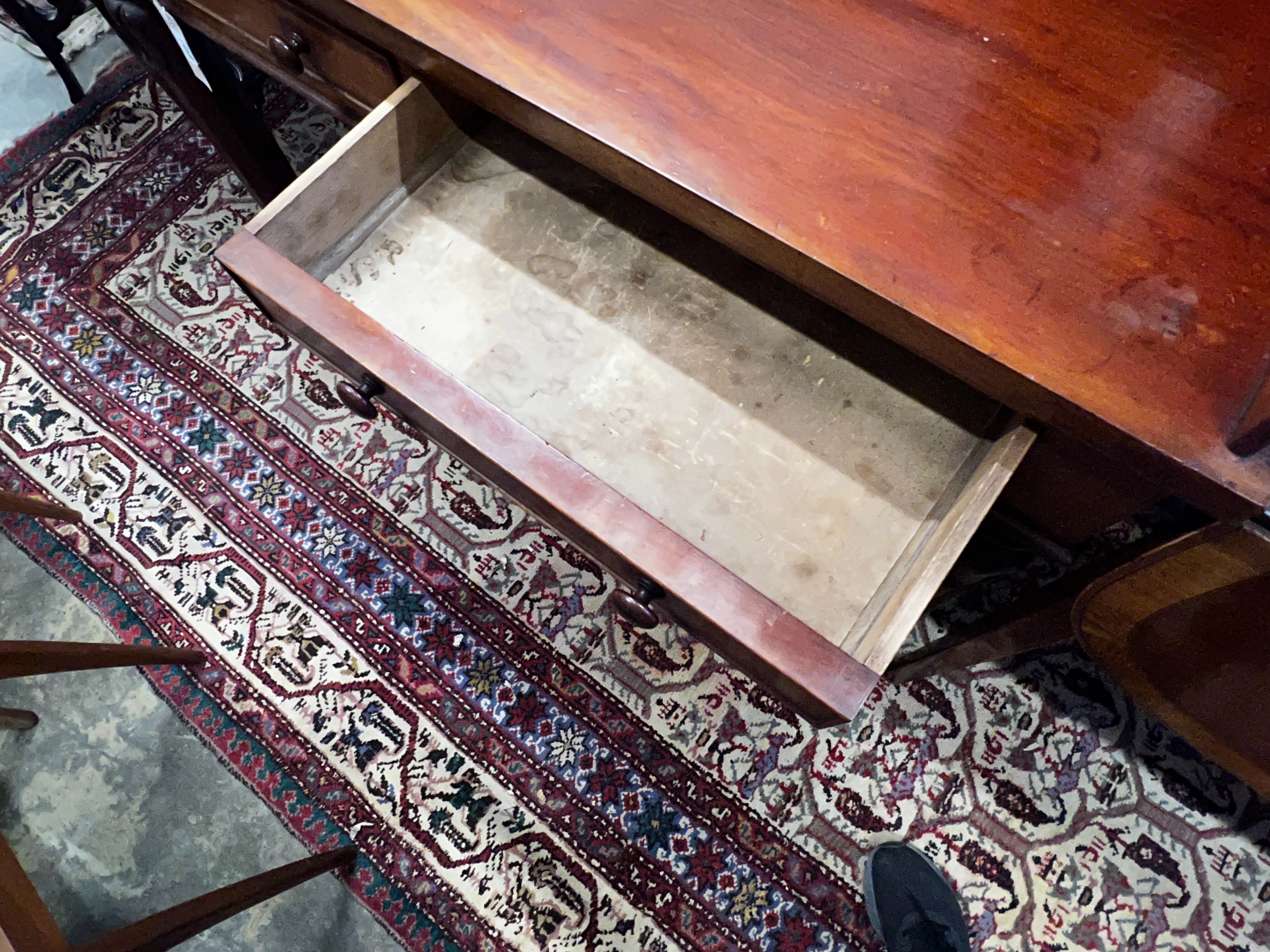 An early Victorian mahogany washstand, width 107cm, depth 56cm, height 109cm